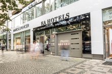 EA ApartHotel Melantrich - entrance to the hotel